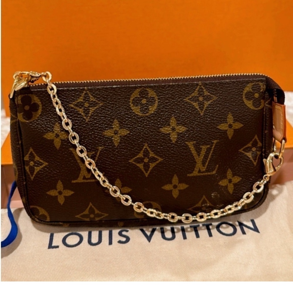 100% Authentic Louis Vuitton Pochette